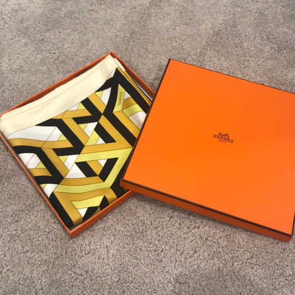 Authentic Herms silk scarf 36’’x 36’’ - Picture 2 of 4